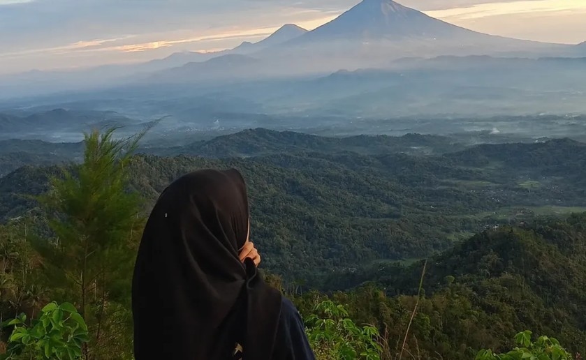 Kisah Mistis Puncak Suroloyo yang Kini jadi Destinasi Favorit Pemburu Sunrise di Jogja 