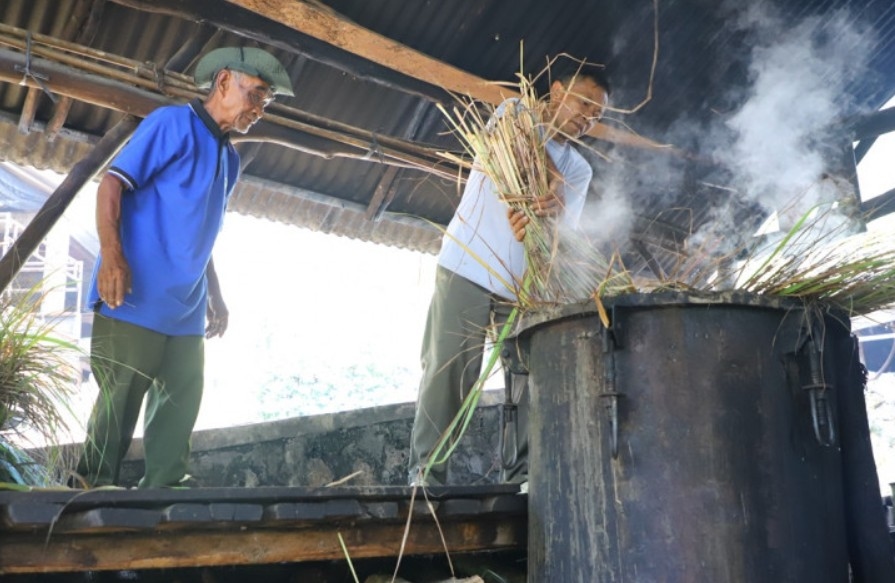 Dari Lahan Tandus, Warga Dlingo Bantul Malah Sukses Kembangkan Usaha Minyak Atsiri