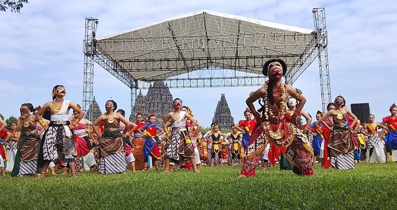 Begini Kesan Wisatawan Asing Ikut Meriahkan Hari Tari Sedunia di Candi Prambanan