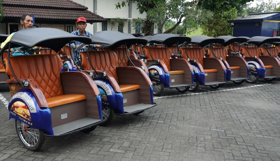 50 Pengemudi Becak Motor Malioboro Beralih ke Becak Listrik 