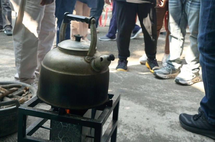 Atasi Krisis Energi, Warga Kota Jogja Gunakan Kompor Kayu untuk Memasak