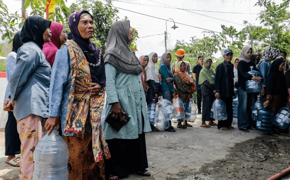 Potret Warga Gunungkidul Antre Bantuan Air Bersih