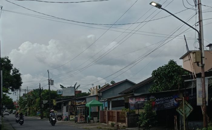 Bupati Sleman Dorong Pemerataan Infrastruktur Penerangan Jalan Umum