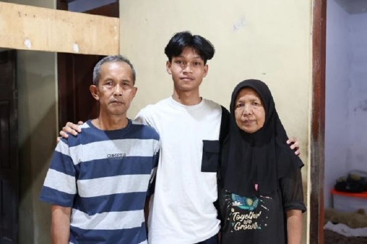 Kisah Rahmad Raafi Saputra, Anak Buruh Bangunan asal Sleman yang Diterima UGM Gratis karena Prestasi
