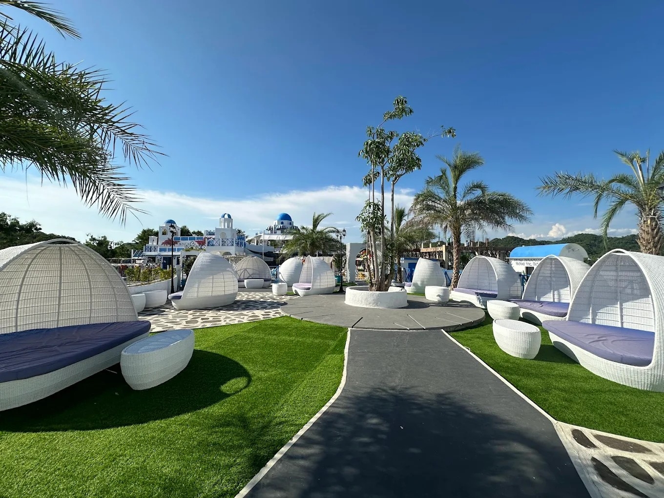 Mlipir ke Jungwok Blue Ocean, Pantai Cantik Nuansa Santorini