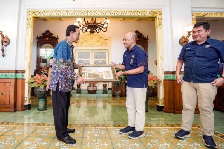 Pos Indonesia Luncurkan Prangko Bergambar Sri Sultan HB X, Masyarakat Bisa Mengoleksi sebagai Suvenir 