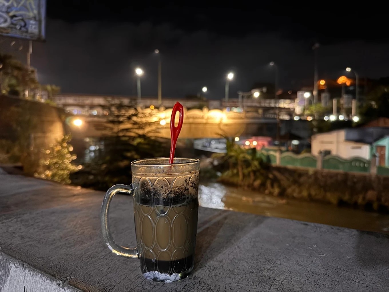 Gemuruh Air Sungai Tenangkan Pikiran, Ini 5 Spot Ngopi Pinggir Sungai di Jogja