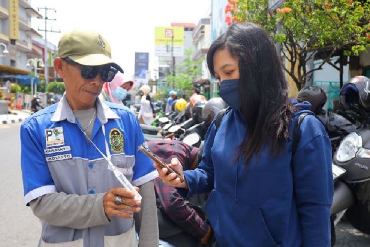 Bye,bye Tarif Nuthuk, Warga Kota Yogyakarta Kini Bisa Bayar Parkir dengan Qris 