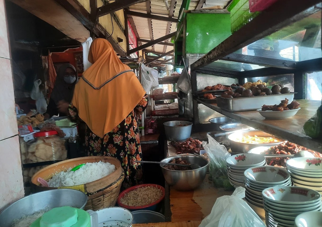 Brongkos Handayani: Kuliner Legendaris Khas Alun-Alun Kidul Jogja