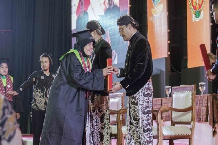 Unik, DIY Wisuda 1.000 Peserta Keluarga Program Keluarga Harapan, Kini Lulus dari Bansos