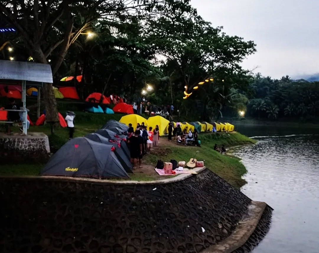 Taman Munggur Waduk Sermo; Tempat Camping Asyik Bareng Keluarga