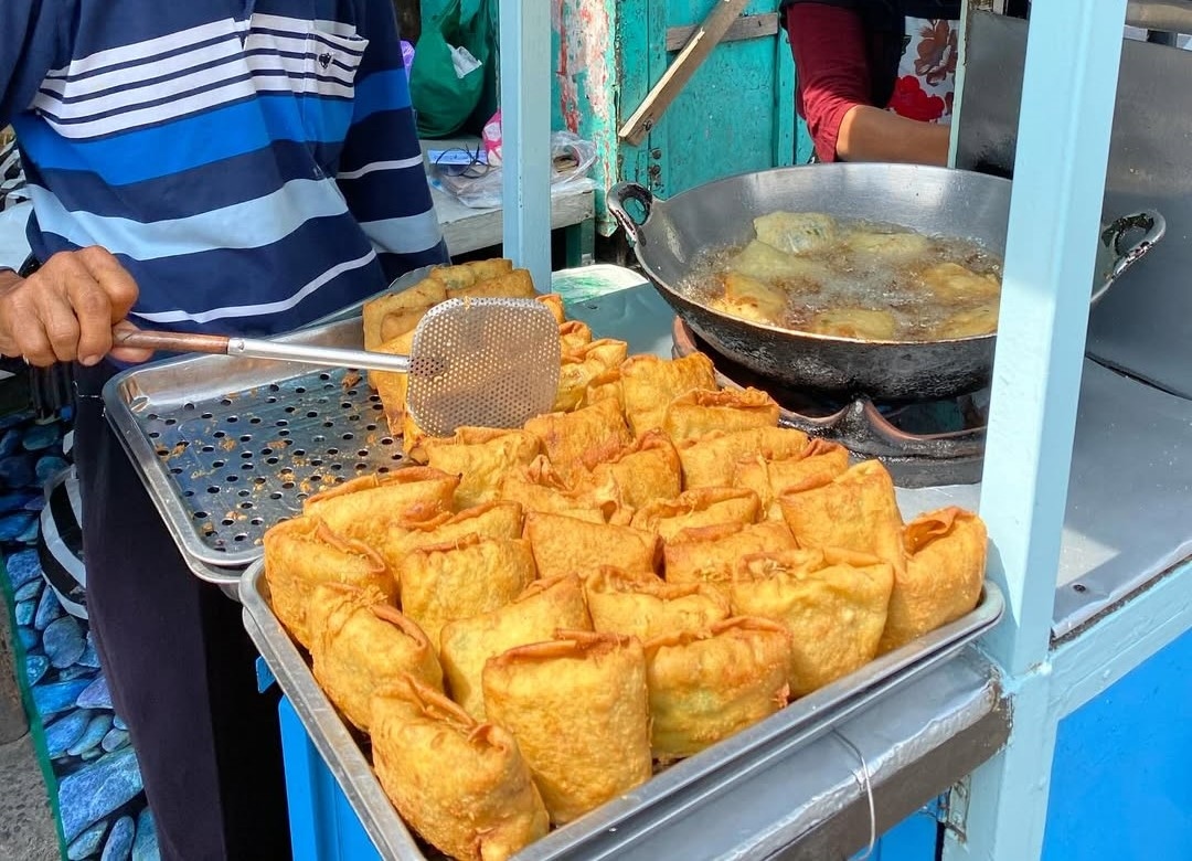 Martabak Telur Puyuh Bu Jumirah di Pasar Patuk Jogja, Jajanan Legendaris Sejak 1994