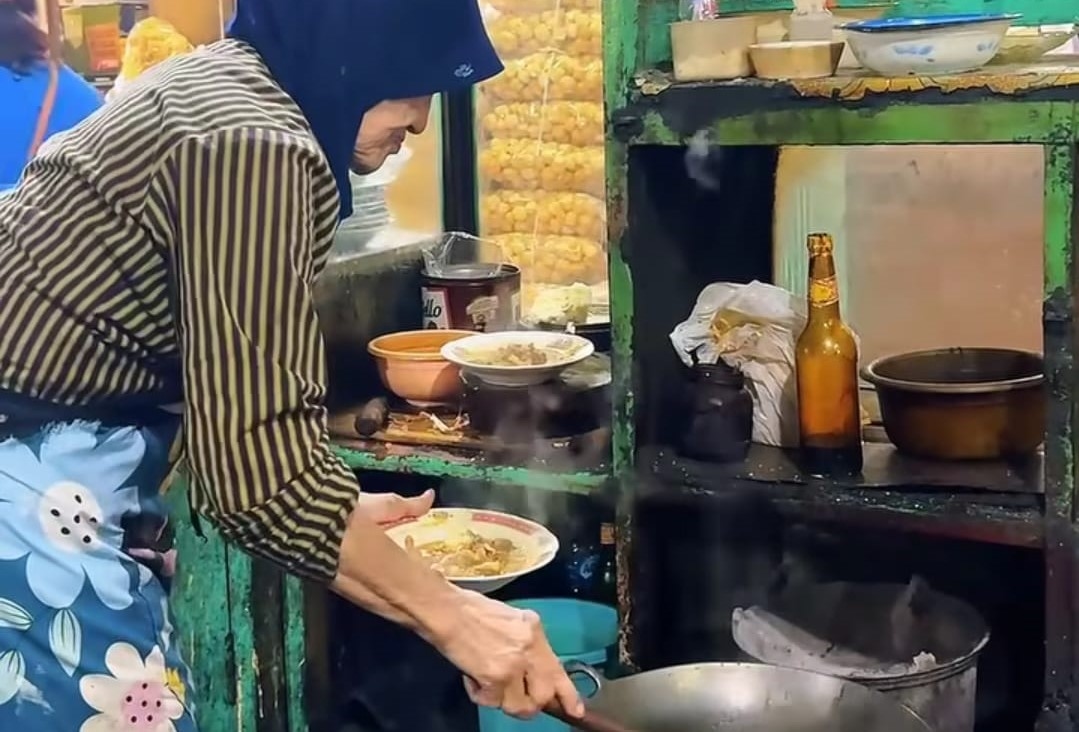 Tongseng Bu Sumirah; Kuliner Legendaris Pasar Beringharjo yang Wajib Dicoba