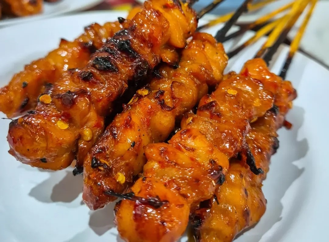 Sate Ratu Jogja: Kuliner Sate Ayam Merah yang Terkenal Hingga Mancanegara