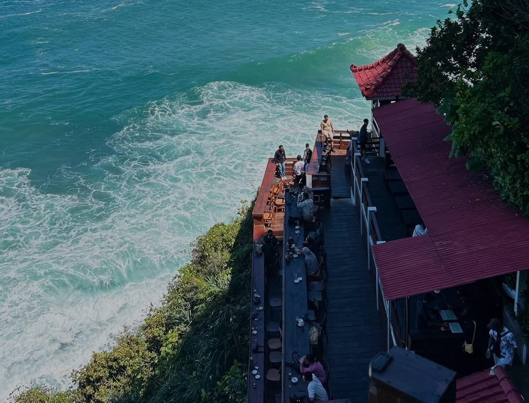 Puncak Segoro, Spot Menikmati Pantai Selatan yang Instagramable