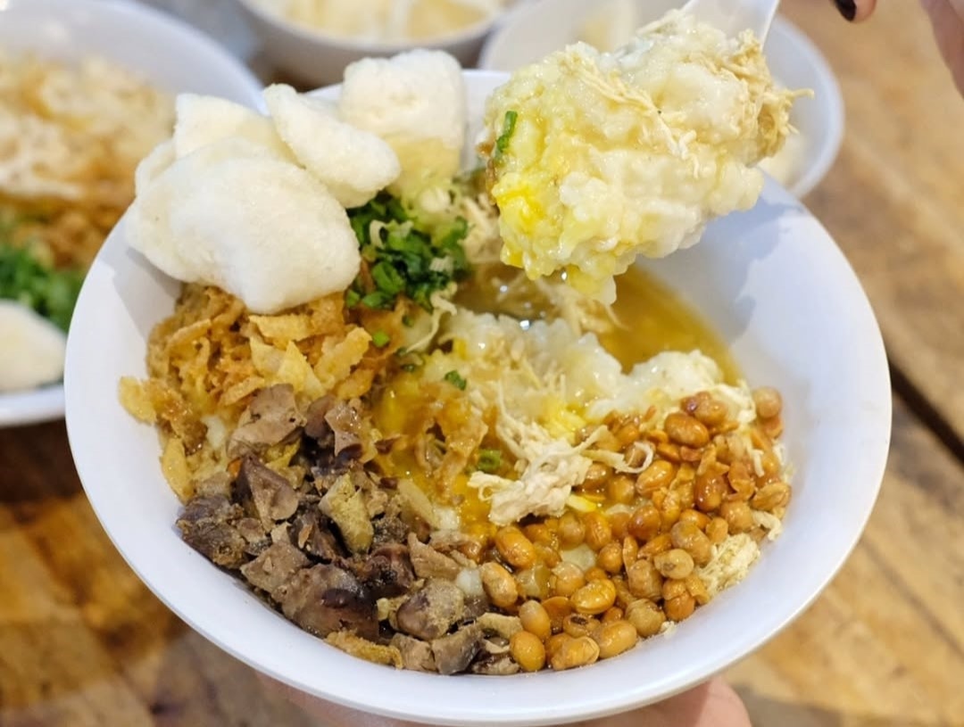 Kuliner Lezat dan Bergizi, Ada Bubur Hayam yang Bisa Dinikmati di Kotabaru