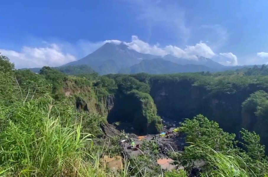 Tebing Gendol Merapi, Spot Healing Santai Sambil Menikmati Pemandangan Gunung Merapi