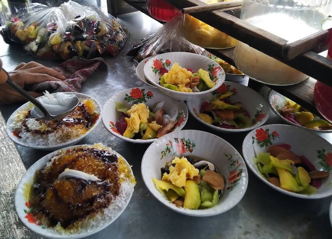 Menikmati Kuliner Es Buah Gerjen Pak Lantip, Es Buah Legendaris Sejak Tahun 1985