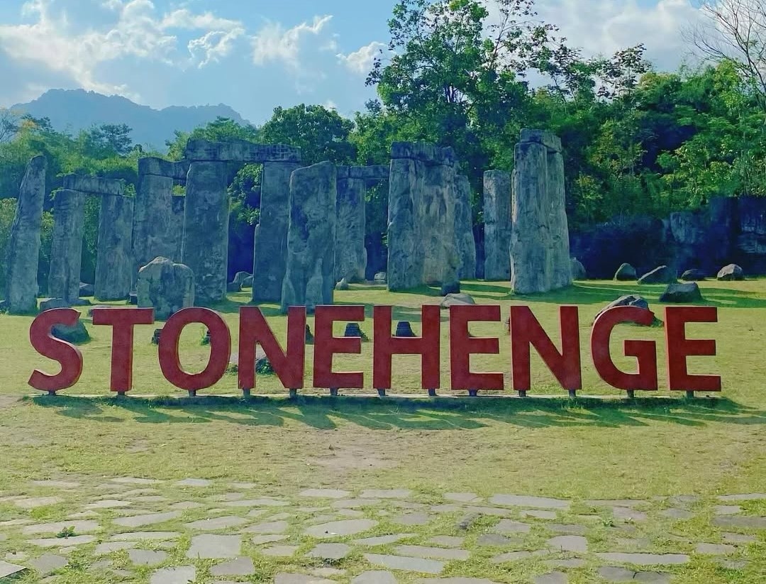 Destinasi Wisata Unik Bergaya Eropa, Menilik Stonehenge yang ada di Cangkringan