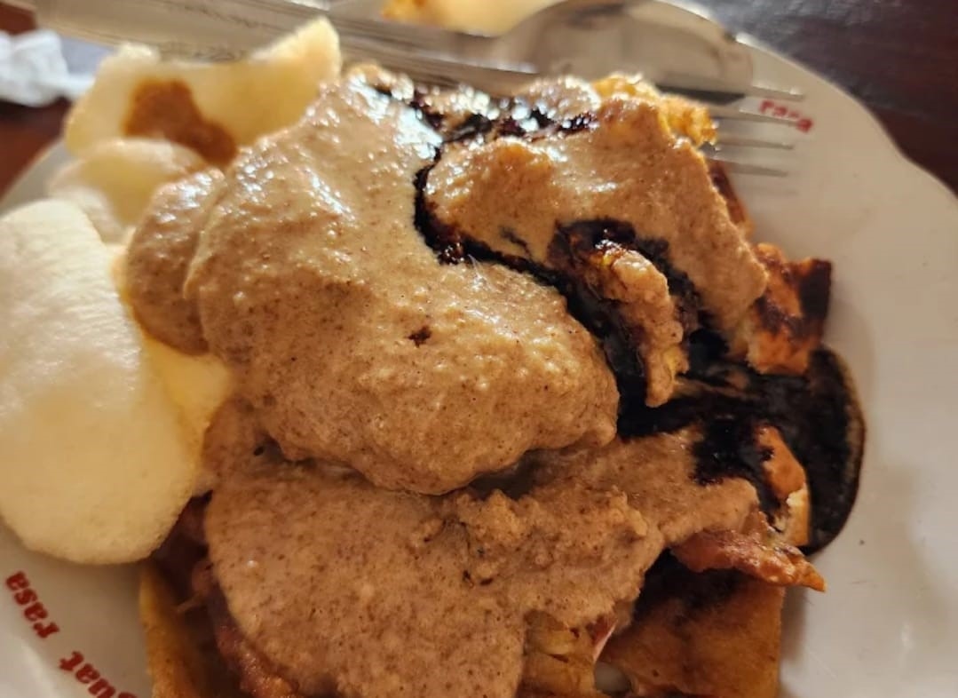 Tahu Gimbal Dilla, Kuliner Cita Rasa Gurih dengan Kuah Kacang yang Menggoda
