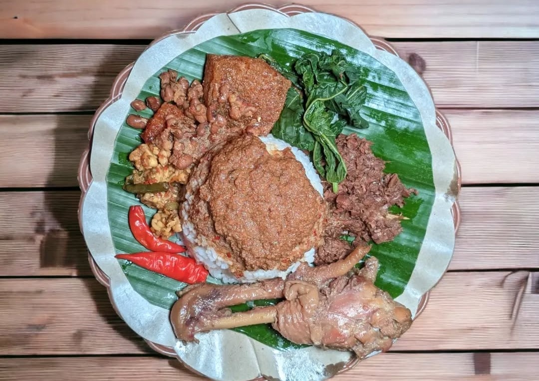 Gudeg Jamal, Sensasi Makan Gudeg dengan Campuran Kacang Tolo