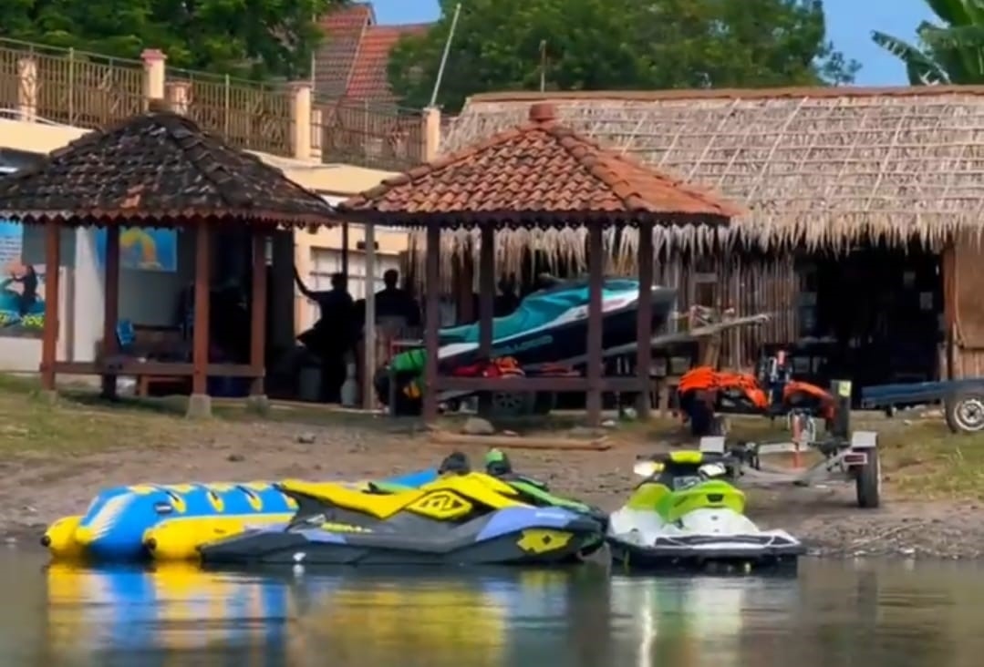 Sensasi Seru Naik Jet Ski di Laguna Pantai Depok