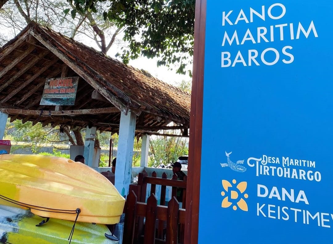 Seru-seruan Menyusuri Sungai dengan  Kano di Kano Maritim Baros