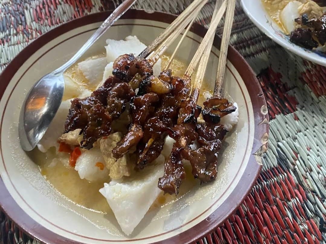 Sate Kere Pak Panut, Kuliner Sate Kere Lengkap dengan Lontong Kuah di Godean