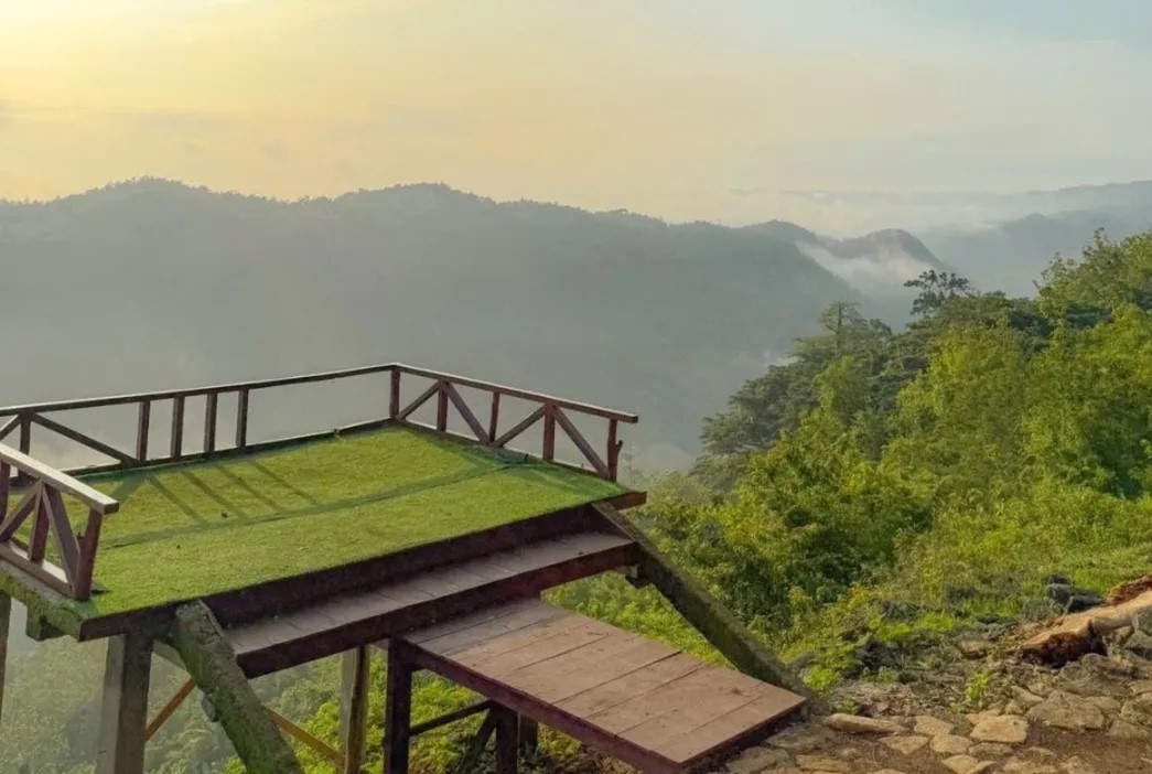 Watu Mabur Mangunan, Spot Berburu Sunsrise yang Eksotis di Bantul