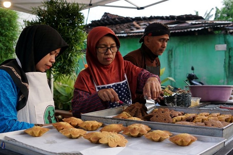 Jadi Warisan Budaya Takbenda, Pembuat Roti Kembang Waru Khawatirkan Tak Ada Penerus