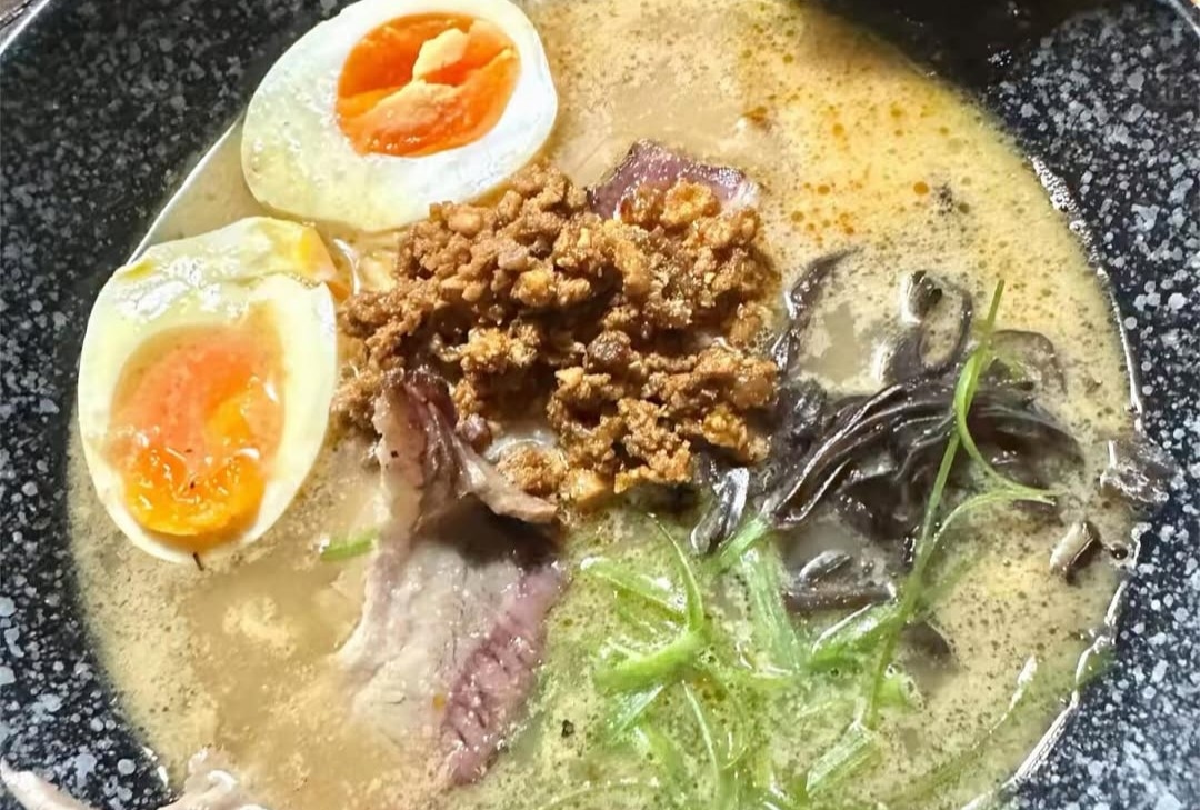 Raku Ramen, Sajian Ramen yang Otentik dengan Desain Tempat yang Cozy