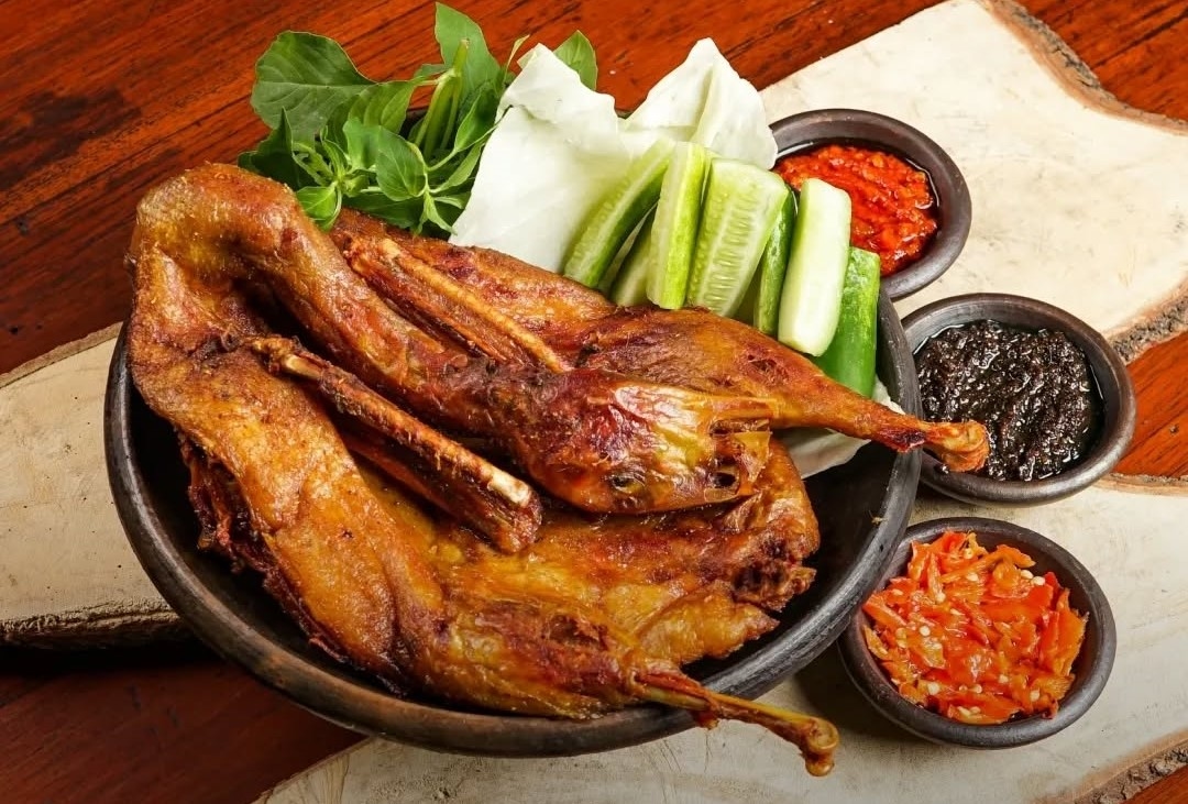 Bebek Goreng Suwarno, Cita Rasa Kuliner Bebek Goreng Bumbu Rempah yang Khas