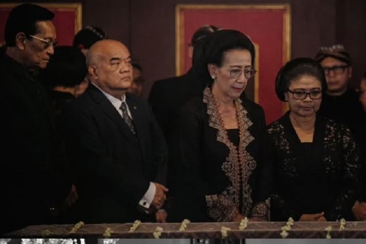 Melayat ke Kediaman Pakoe Boewono XIII, Sri Sultan HB X Sampaikan Belasungkawa Mendalam