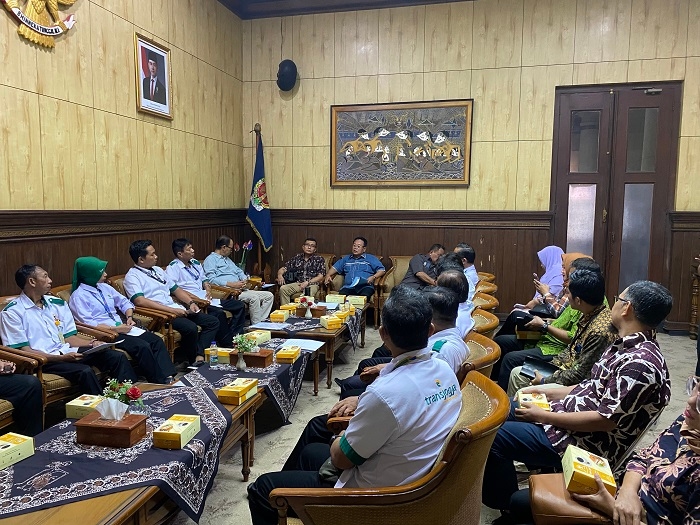 Merasa Diperlakukan Tidak Adil, Pekerja Trans Jogja Sampaikan Keluhan ke DPRD DIY