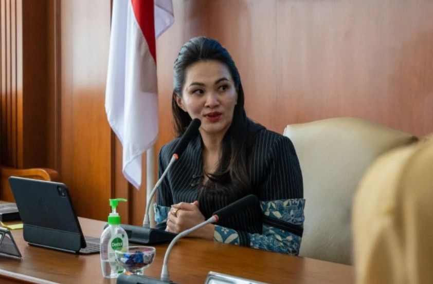 Di UGM Gubernur Malut Ungkap Potensi Industri Nikel, Siap Produksi Baterai Kendaraan Listrik