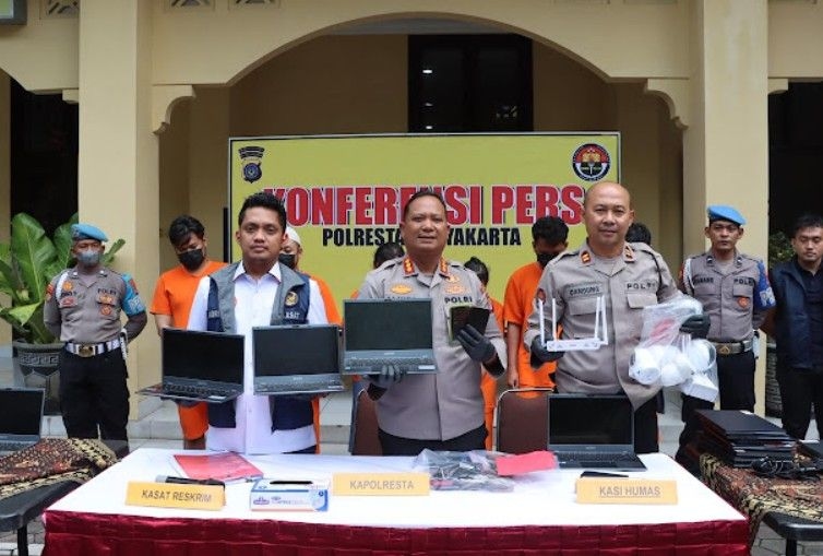5 Fakta Penting Penangkapan Sindikat Love Scamming di Jogja, Raup Puluhan Miliar Per Bulan