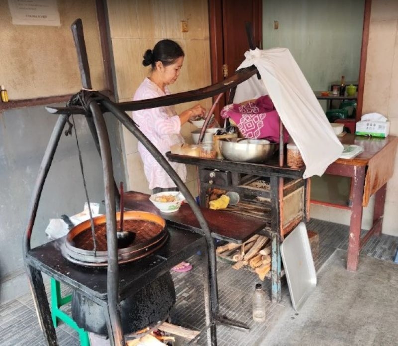 Soto Kwali Bu Atin Wirobrajan, Bacem Iso dan Babatnya Bikin Nagih