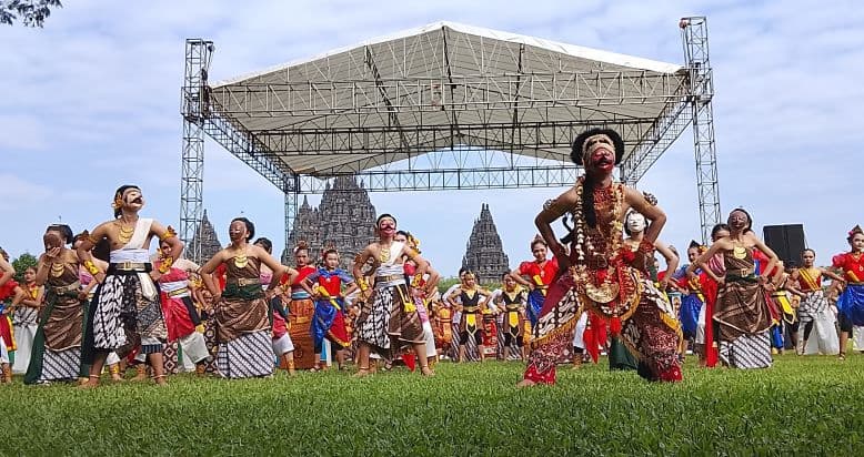 Begini Kesan Wisatawan Asing Ikut Meriahkan Hari Tari Sedunia di Candi Prambanan