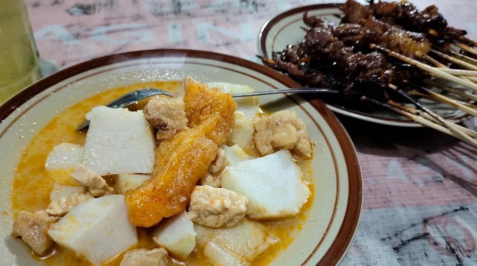 Sate Kocor Pak Kopir, Kuliner Malam Legendaris Sajikan Menu Khusus Daging Sapi 