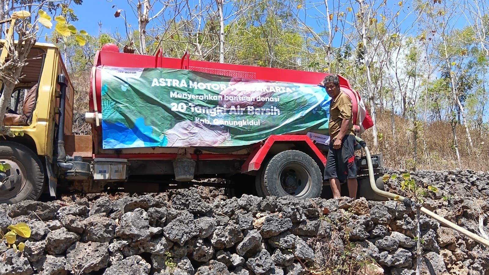 Astra Motor Yogyakarta Salurkan Bantuan Air Bersih ke Gunungkidul