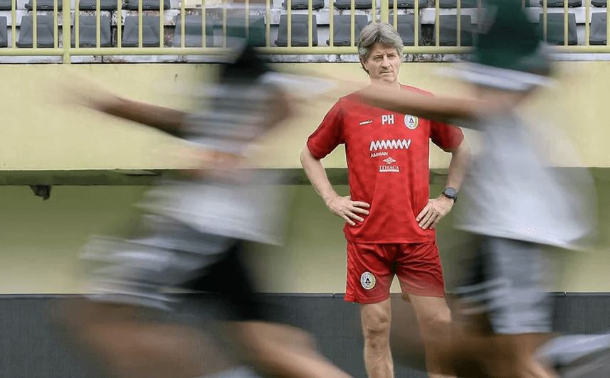 Pelatih PSS Pieter Huistra Fokus Perbaiki Penguasaan Bola 