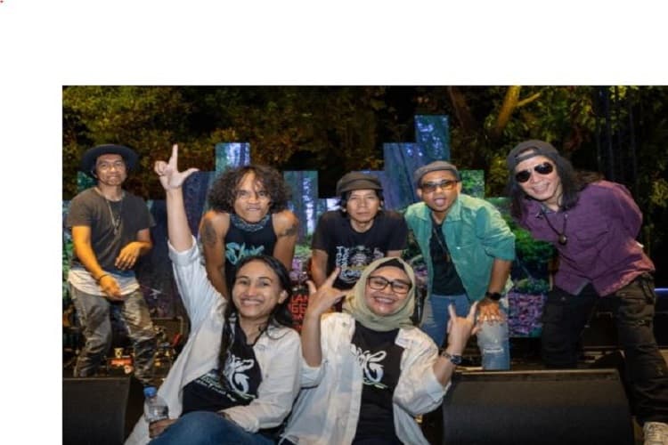 Manggung di Malam Puncak Dies Natalis Fakultas Kehutanan UGM, Slank Ajak Masyarakat Menjaga Hutan