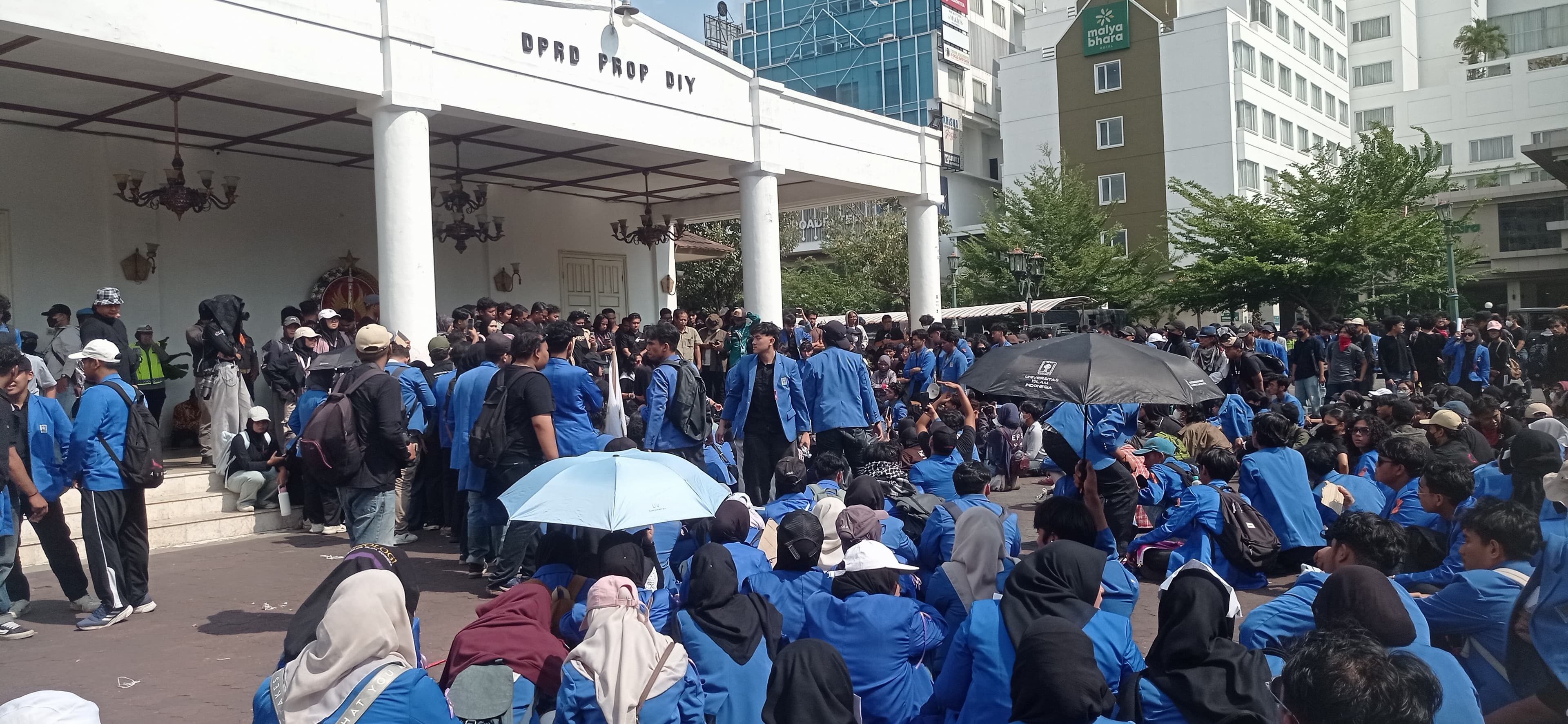 5 Fakta Penting Demo 2 Tahun Prabowo Gibran di Jogja, Berakhir Rusuh, Massa Duduki DPRD hingga Malam