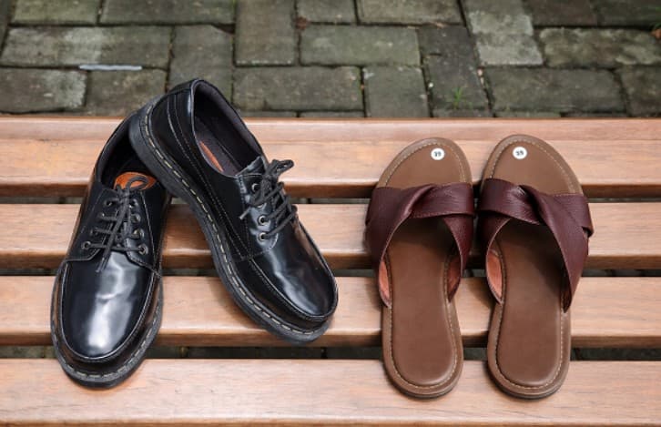 Dari KKN, Mahasiswa UNY Sukses Kembangkan Bisnis Sepatu Kula Footwear