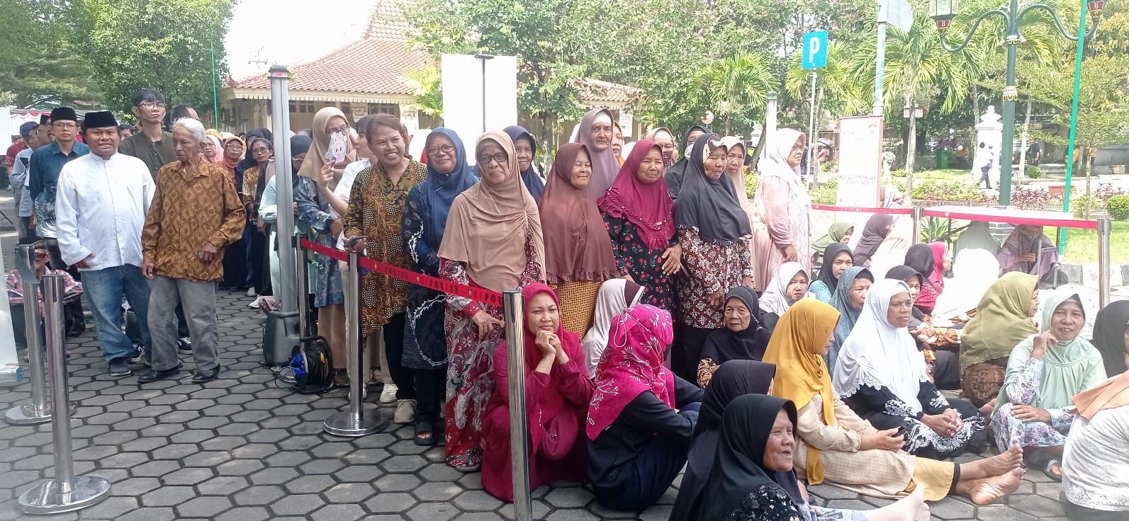 Ribuan Warga Antre Ikut Silaturahmi dengan Gubernur DIY