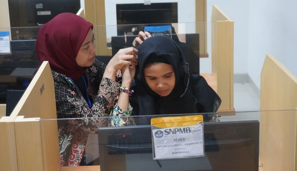 Cerita Peserta UTBK Disabilitas Jalani Tes di UNY, Ikut Bimbel Online, Semangat Tak Kalah dari Peserta Biasa