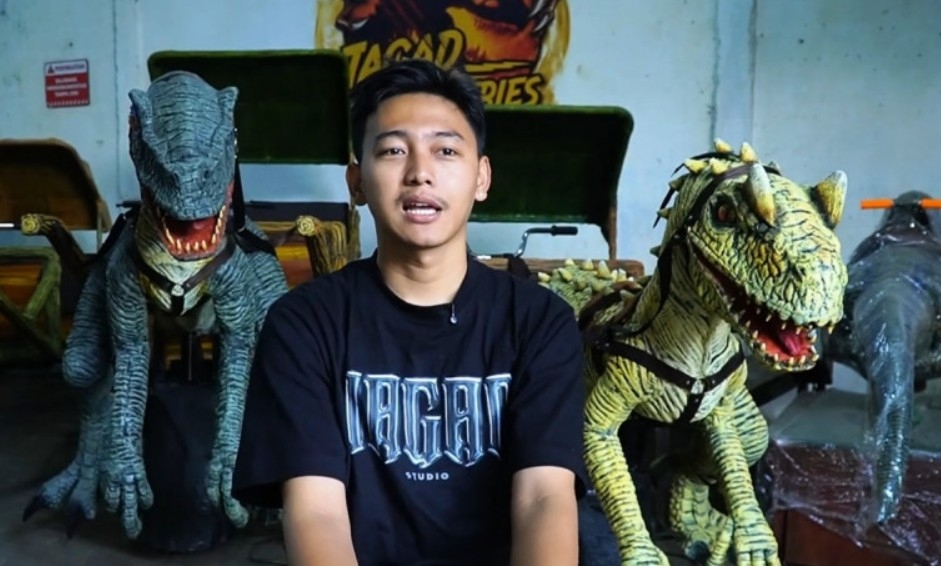 Kisah Pemuda Bantul Kembangkan Usaha Replika Dinosaurus