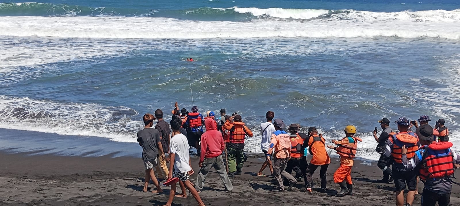 Tim SAR Gabungan Berhasil Temukan Nelayan yang Hilang Akibat Kapalnya Terbalik