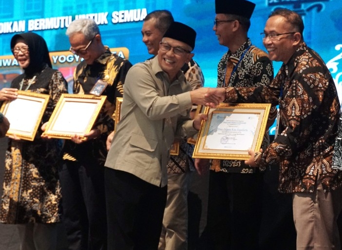 Standar Pelayanan Minimal Pendidikan Kota Jogja Terbaik se-Indonesia