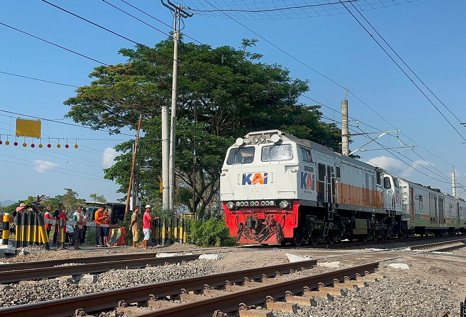 KA Malabar Vs Truk Pasir di Klaten, 14 Lalu lintas KA di Wilayah Daops 6 Yogyakarta Ikut Terdampak